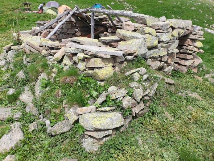 La cabane des Clots avant restauration © L. Cagin
